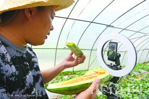 小乔吃瓜娱乐卖切糕,揭秘切糕背后的故事